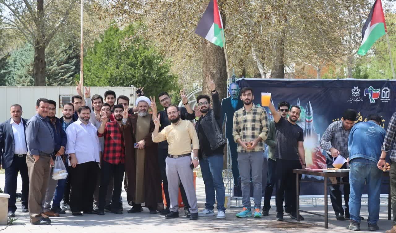 جشن دانشگاهیان دانشگاه ارومیه در پی حملات موشکی جمهوری اسلامی ایران توسط سپاه پاسداران انقلاب اسلامی + کلیپ