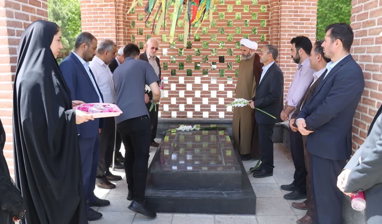 مراسم یادبود شهدای خدمت و گرامیداشت سالروز فتح خرمشهر در دانشگاه ارومیه برگزار شد.