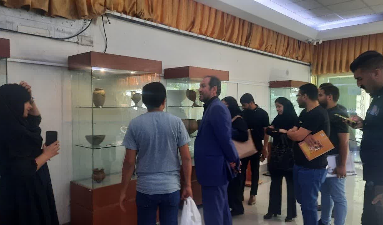 بازدید دانشجویان بین المللی دانشگاه ارومیه از جام طلایی حسنلو؛ رازآمیز‌ترین گنج باستانی ایران