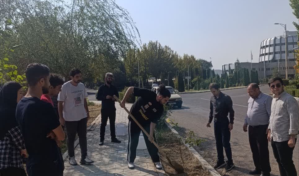 کاشت نهال در دومین برنامه دوشنبه های محیطی زیستی کانون دانشجویی محیط زیست