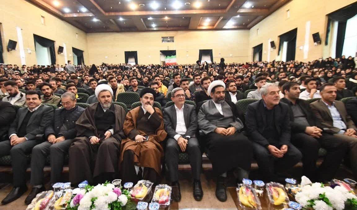 با استقبال پرشور دانشجویان دانشگاه ارومیه، مراسم گرامیداشت روز دانشجو برگزار شد.