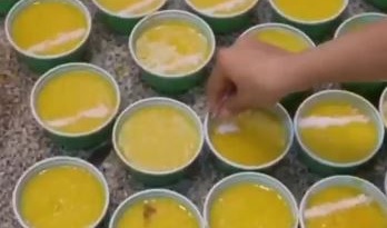 طبخ و توزیع احسان فاطمی به همت خادمین هیئت فاطمیه دانشگاه ارومیه