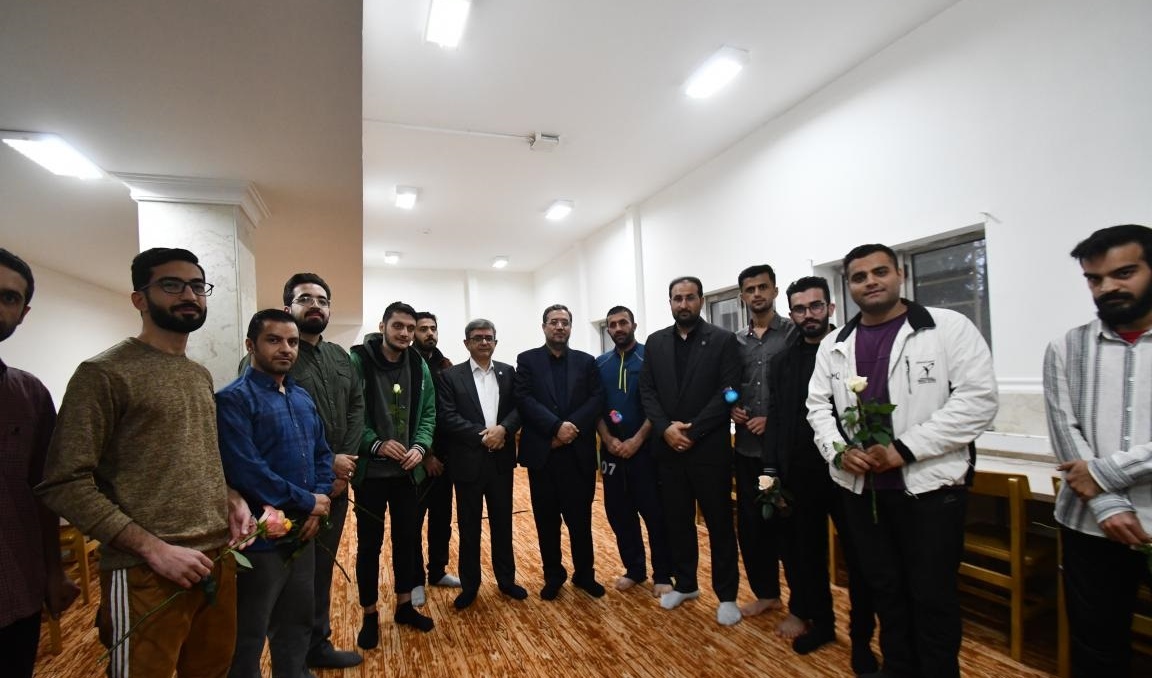 حضور سرزده استاندار آذربایجان غربی در خوابگاه های دانشجویی دختران و پسران دانشگاه ارومیه (+فیلم)