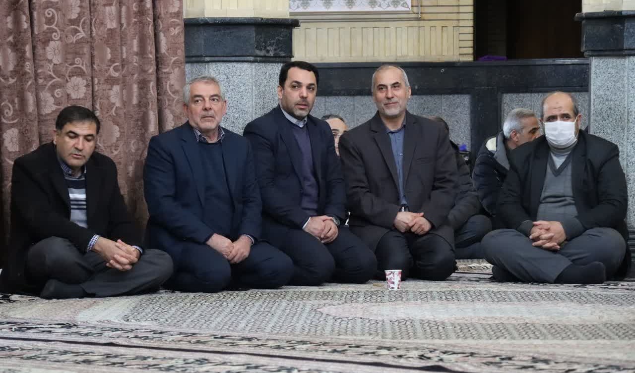 مراسم گرامیداشت شهیدان سید حسن نصرالله و صفی الدین رهبران حزب الله لبنان روز یکشنبه ۵ اسفندماه همزمان با تشییع شهدا در لبنان با حضور دانشگاهیان در مسجد دانشگاه ارومیه برگزارشد.