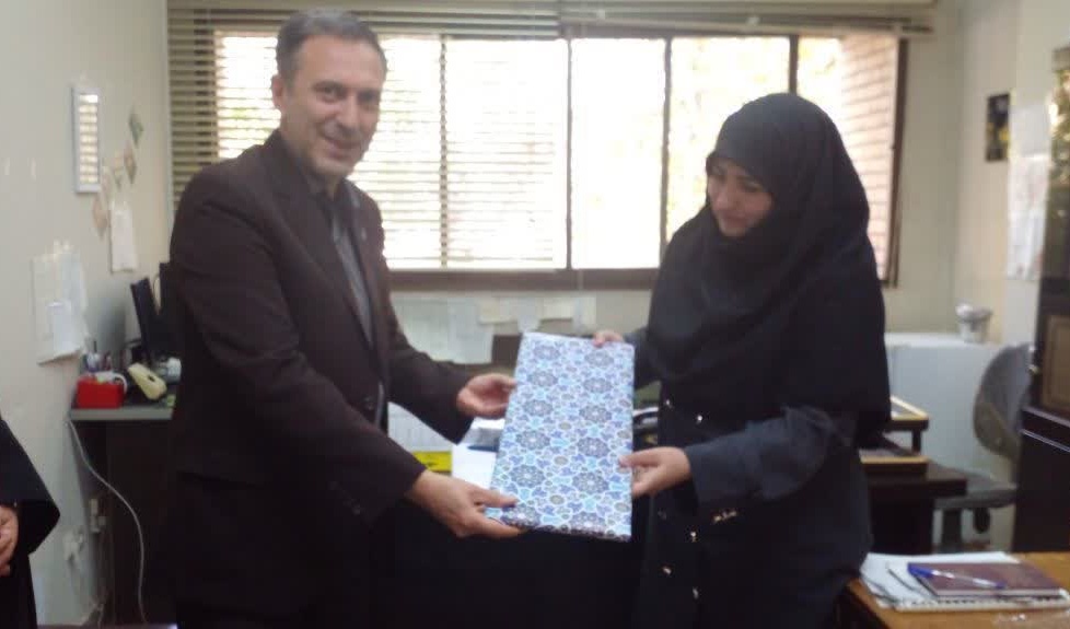  تقدیر از زحمات سرکار خانم دکتر زاده‌هاشم مدیر سابق فرهنگی و اجتماعی دانشگاه