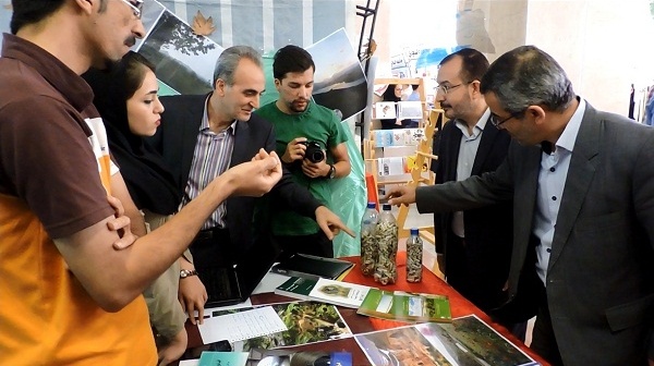 آئین افتتاح نمایشگاه معرفی فعالیتهای فرهنگی و اجتماعی دانشگاه برگزار شد