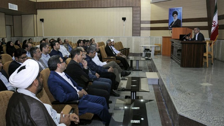 رییس دانشگاه: با تحکم و کار غیرعقلانی نمی توان به توفیقات فرهنگی دست یافت