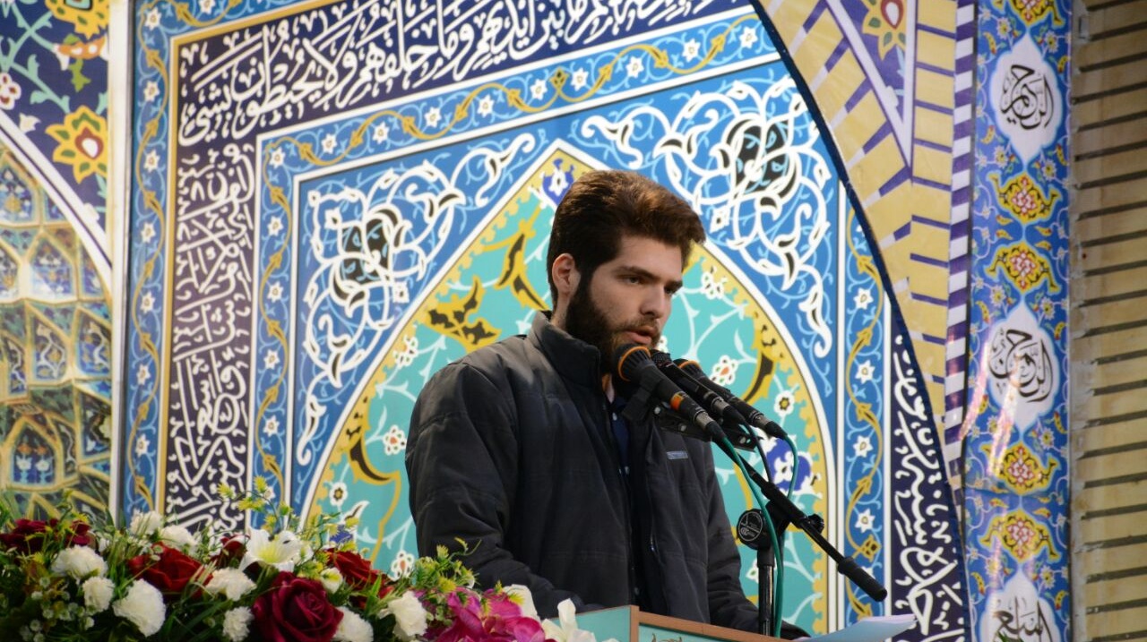 مسئول بسیج دانشجویی دانشگاه ارومیه در نماز جمعه شهر ارومیه به مناسبت روز دانشجو سخن گفت