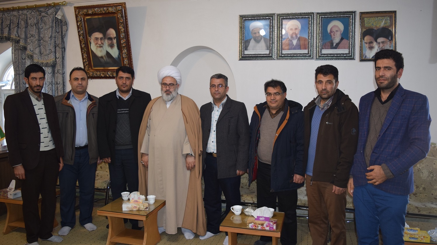 مسئولین مرکز آموزش عالی شهید باکری میاندوآب با امام جمعه این شهرستان، به مناسبت ۱۶آذر دیدار کردند