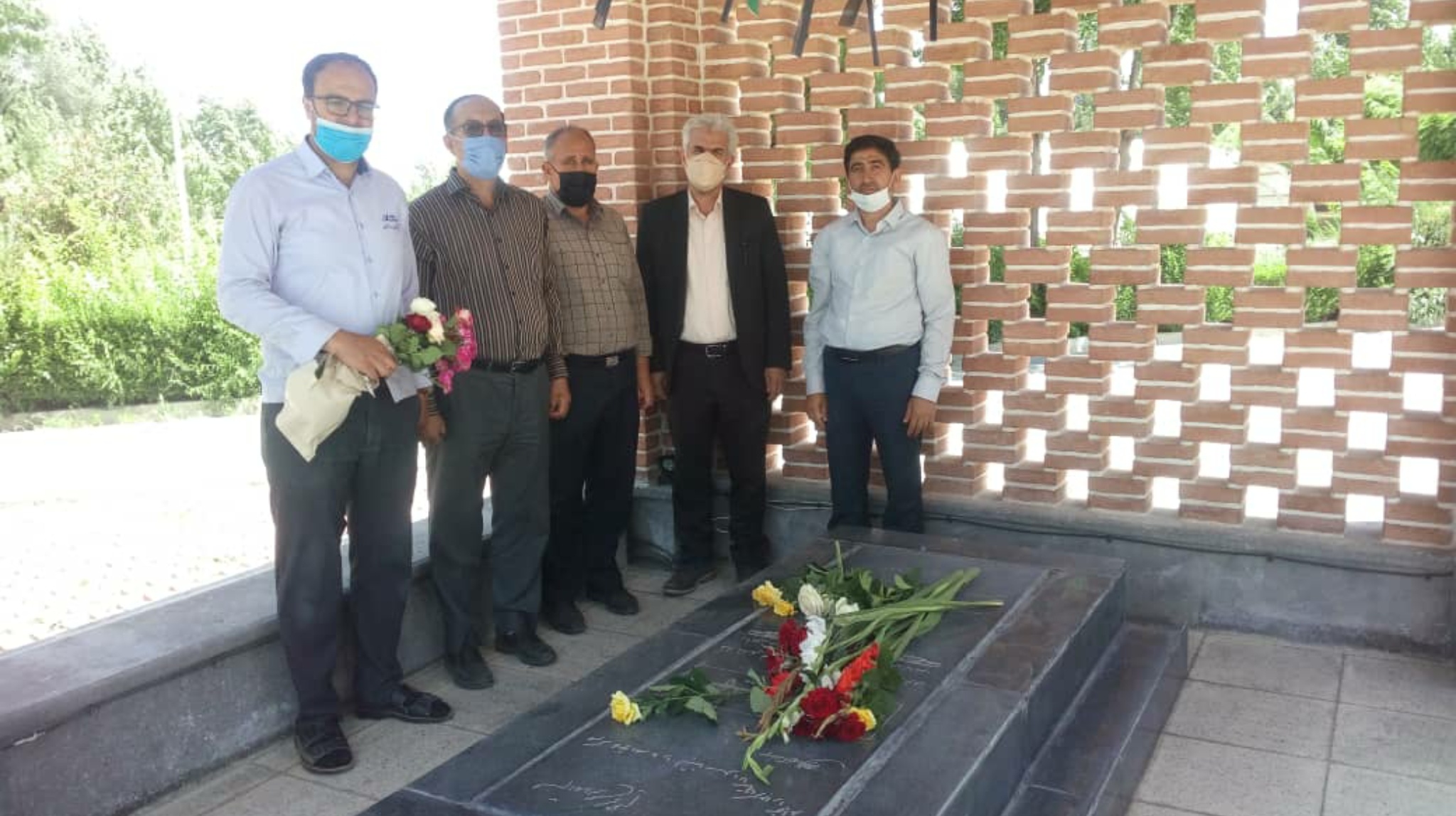 حضور دانشگاهیان دانشکده کشاورزی در سالروز قیام ۱۵ خرداد بر مزار شهدای گمنام دانشگاه ارومیه