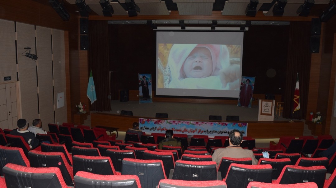 اکران فیلم سینمایی "خجالت نکش" به مناسبت دهه مبارک فجر در مرکز آموزش عالی شهید باکری میاندوآب