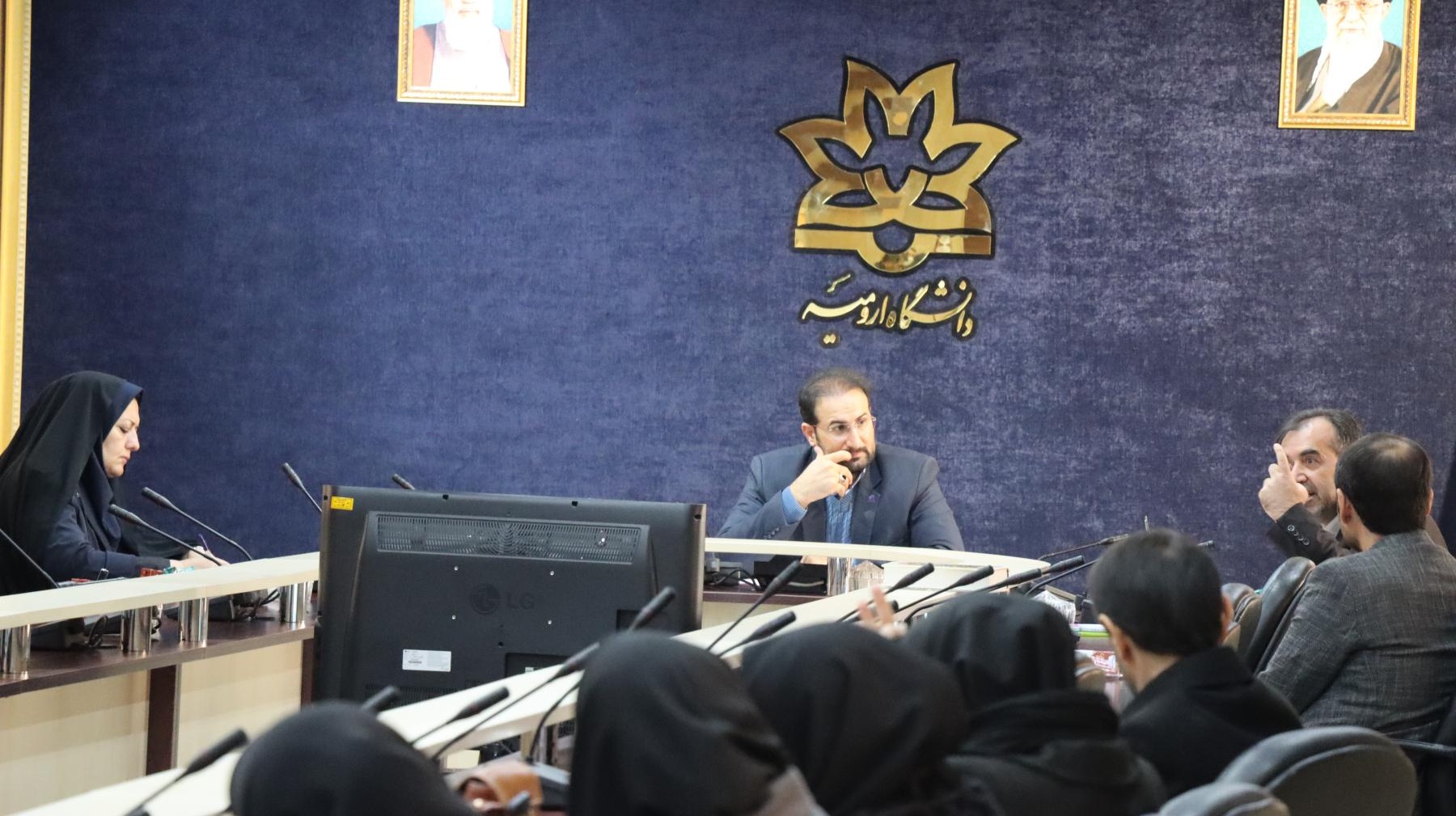 جلسه توجیهی مدیران محترم گروه و مشاورین محترم دانشکده‌ها 