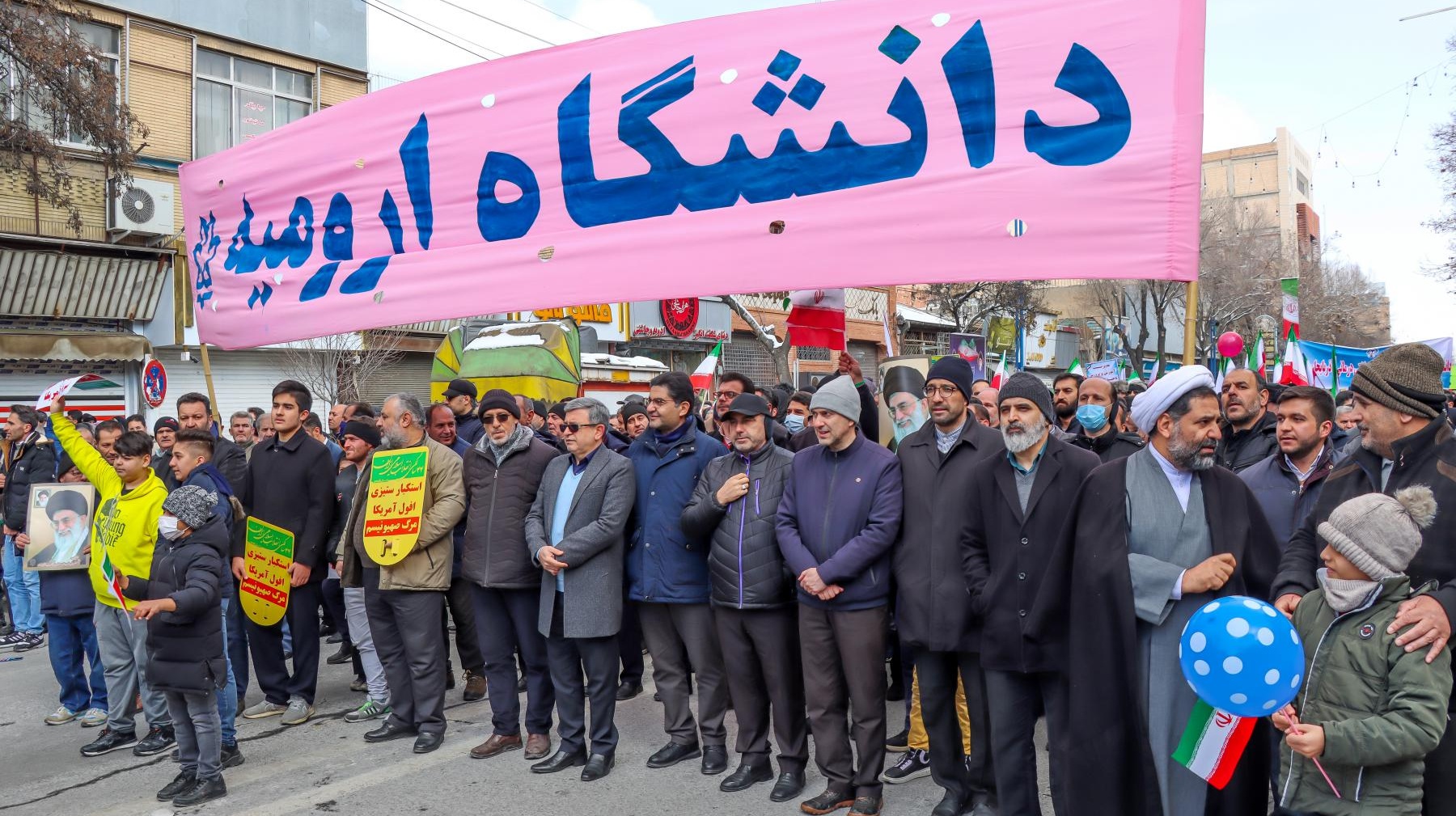 حضور کارکنان، اساتید و دانشجویان دانشگاه ارومیه در راهپیمایی 22 بهمن 1401