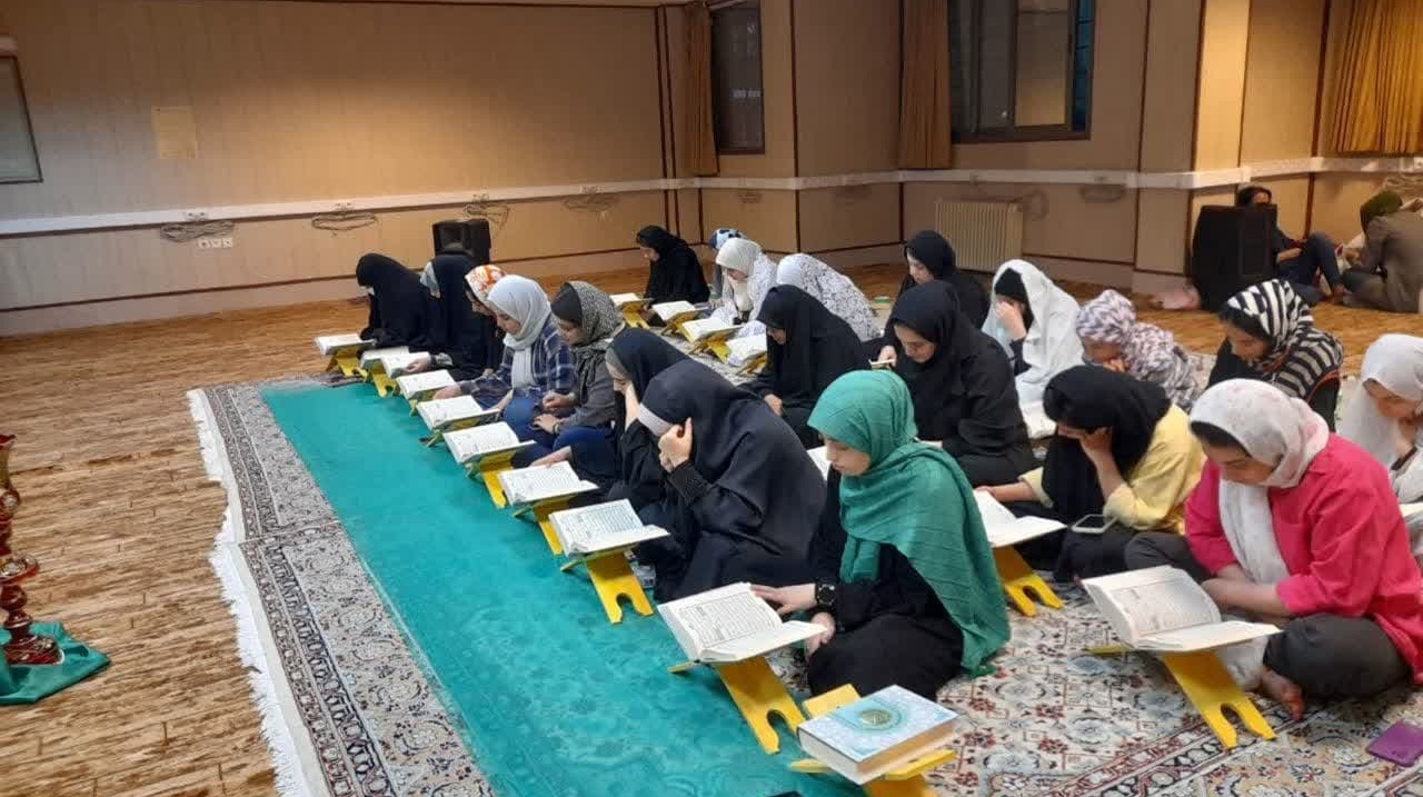 گزارش تصویری برگزاری محفل انس با قرآن کریم در خوابگاه‌های دانشجویی