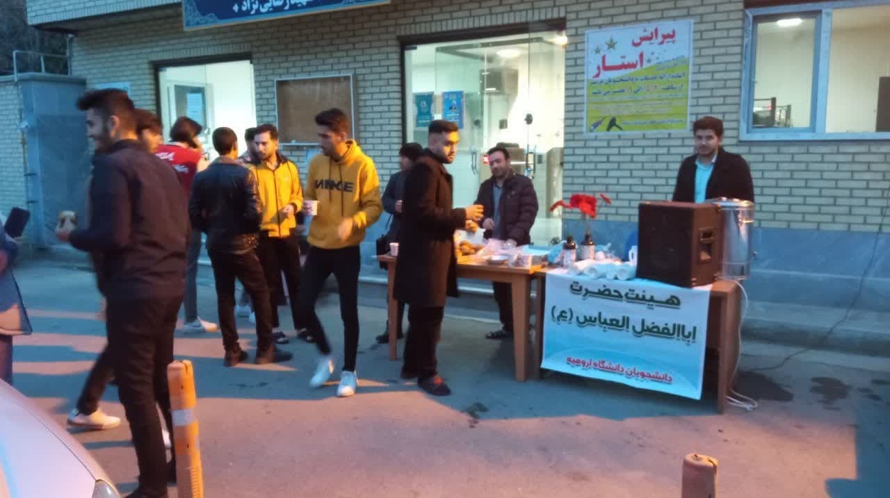 برپایی ایستگاه صلواتی به مناسبت میلاد حضرت زینب (س) در مقابل کوی خوابگاهی پسران