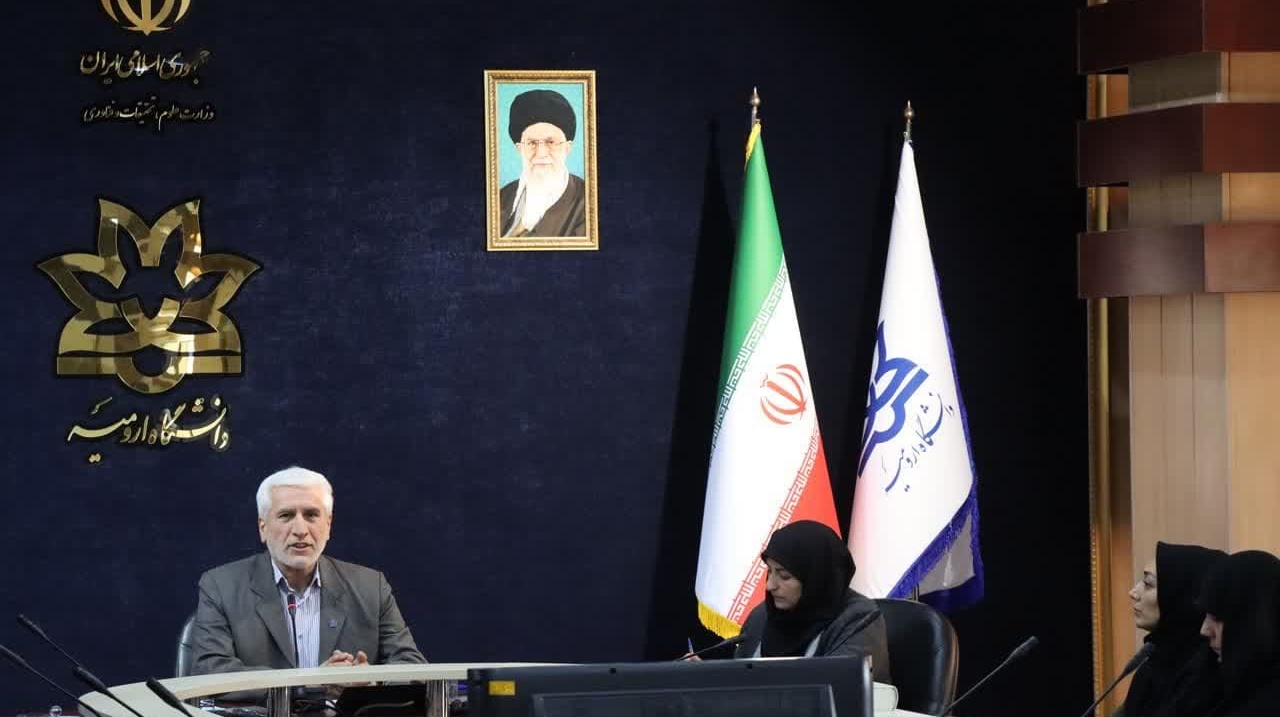 نشست بررسی مسائل بانوان دانشگاهی در حوزه اداری