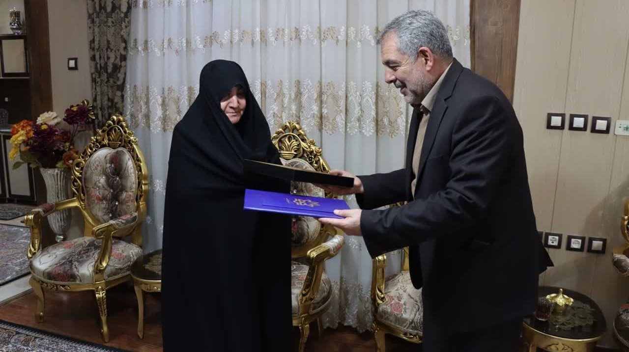 گزارش تصویری دیدار با خانم جعفرزاده (مادر، همسر و فرزند شهید)