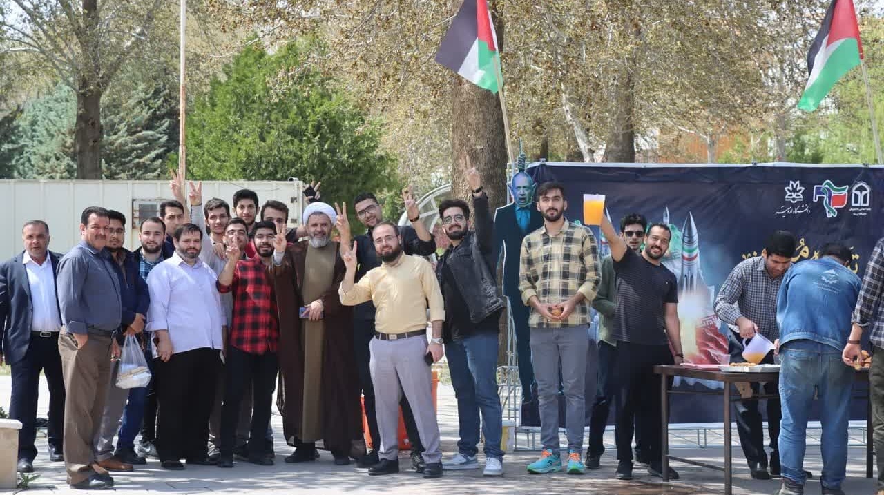 جشن دانشگاهیان دانشگاه ارومیه در پی حملات موشکی جمهوری اسلامی ایران توسط سپاه پاسداران انقلاب اسلامی + کلیپ