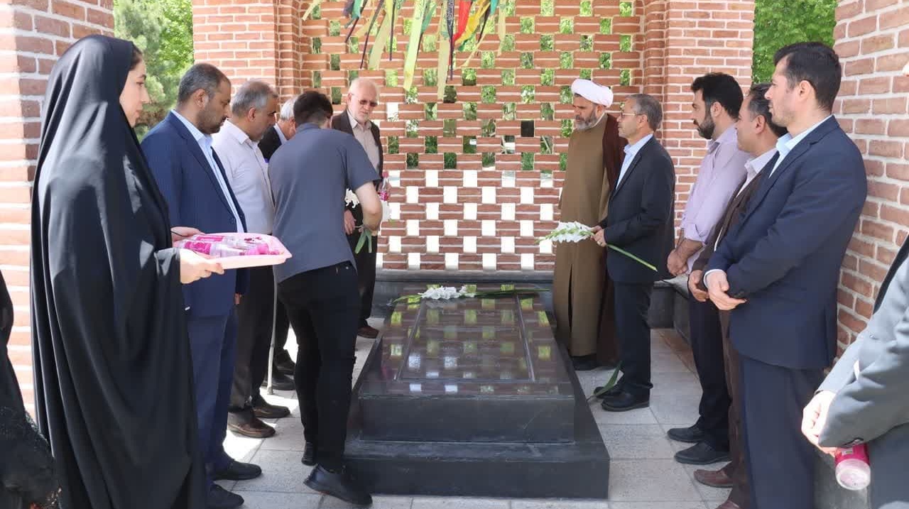 مراسم یادبود شهدای خدمت و گرامیداشت سالروز فتح خرمشهر در دانشگاه ارومیه برگزار شد.