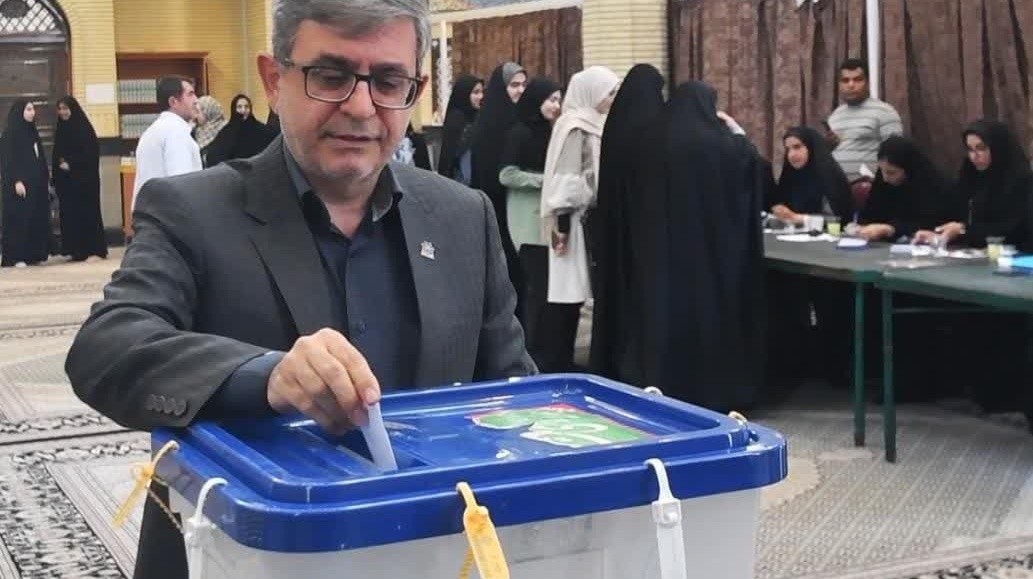 حضور پرشور دانشگاهیان دانشگاه ارومیه پای صندوق های رای مستقر در مسجد دانشگاه