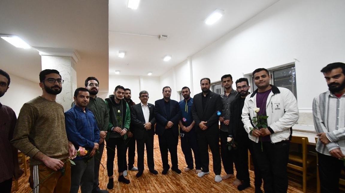 حضور سرزده استاندار آذربایجان غربی در خوابگاه های دانشجویی دختران و پسران دانشگاه ارومیه (+فیلم)