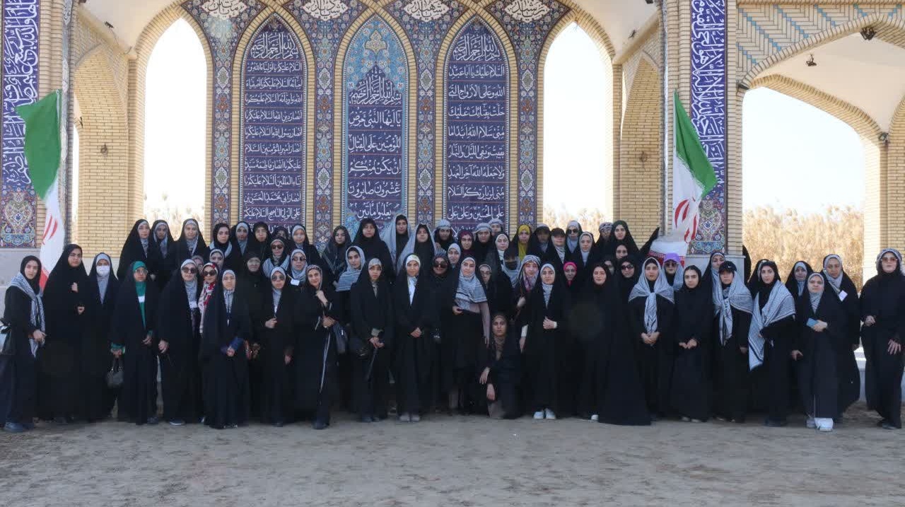 عکس دسته جمعی کاروان خواهران دانشگاه ارومیه در یادمان علقمه عملیات والفجر ۸ راهیان نور بهمن ۱۴۰۳