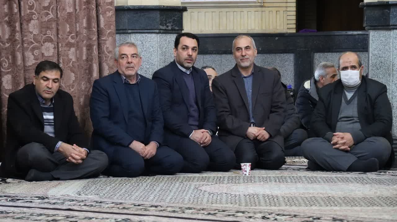 مراسم گرامیداشت شهیدان سید حسن نصرالله و صفی الدین رهبران حزب الله لبنان روز یکشنبه ۵ اسفندماه همزمان با تشییع شهدا در لبنان با حضور دانشگاهیان در مسجد دانشگاه ارومیه برگزارشد.