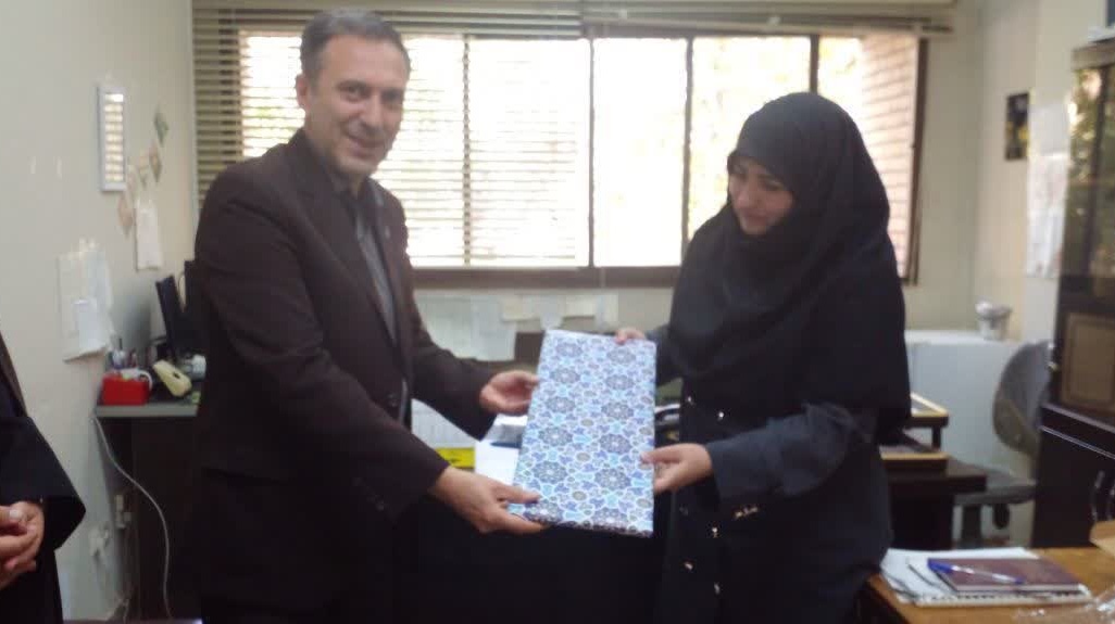  تقدیر از زحمات سرکار خانم دکتر زاده‌هاشم مدیر سابق فرهنگی و اجتماعی دانشگاه